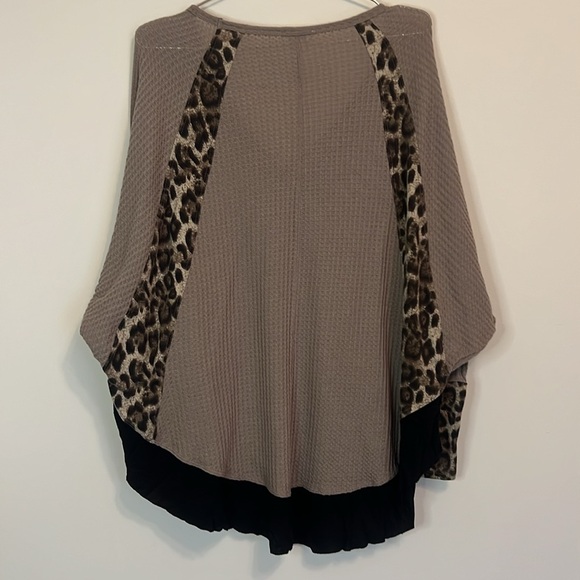 Umgee Oversized Waffle and Leopard Top - Picture 5 of 5